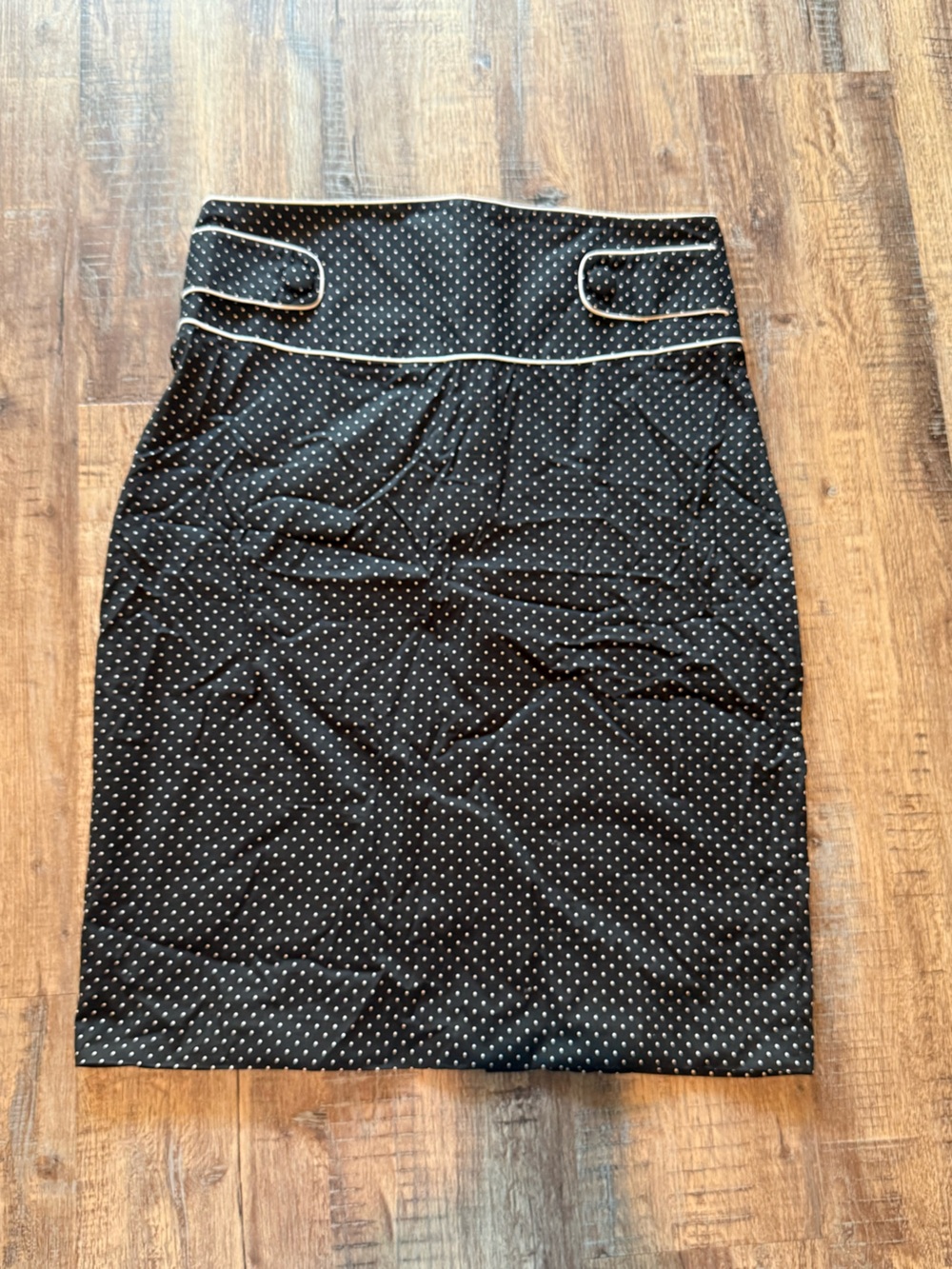 Atmosphere Polka Dot Pencil Skirt with Contrast Piping